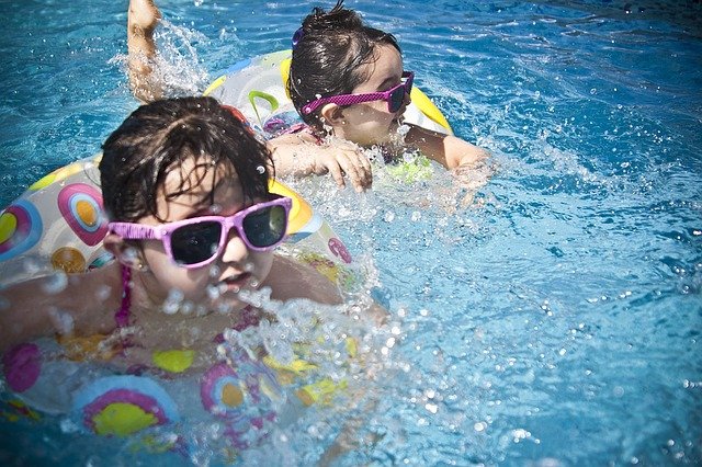 Proč mnoho lidí odpuzuje bazénová chemie